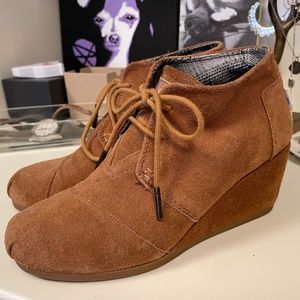 Tom’s Brown Suede Women’s Desert Wedges